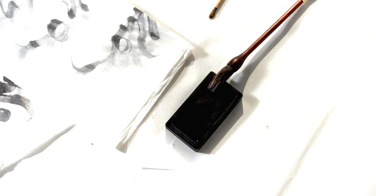 découvrez l'art fascinant de la calligraphie japonaise, une forme d'expression esthétique alliant tradition et technique. apprenez les bases, les outils utilisés et l'histoire qui sous-tend cette pratique millénaire, tout en explorant les différentes styles et philosophies qui en font un art unique.